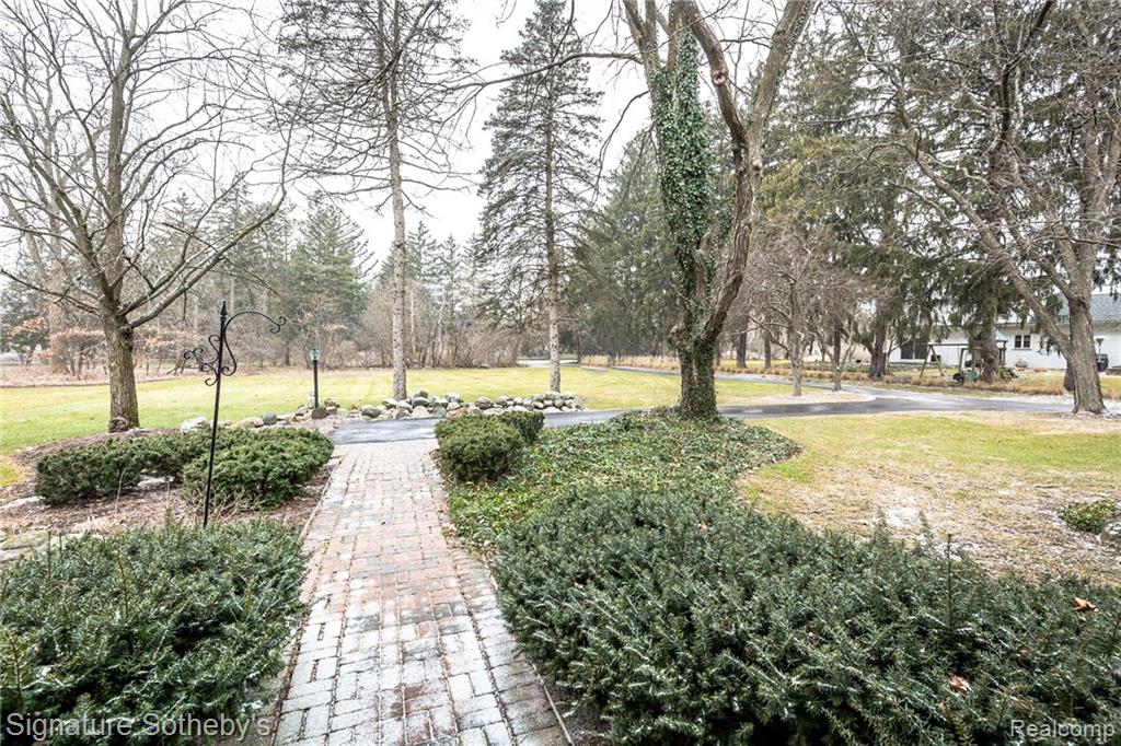 32370 Lahser Road Beverly Hills, MI 48025 - Photo 6 of 42