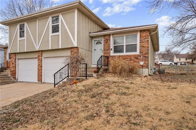 $215,000 | 9402 West 48th Terrace, Shawnee, KS 66203