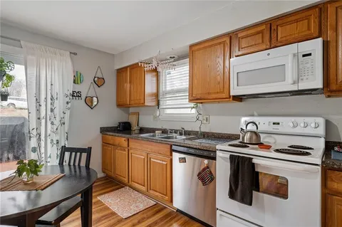 $215,000 | 9402 West 48th Terrace, Shawnee, KS 66203