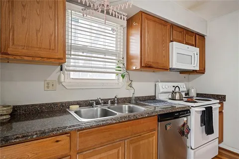 $215,000 | 9402 West 48th Terrace, Shawnee, KS 66203