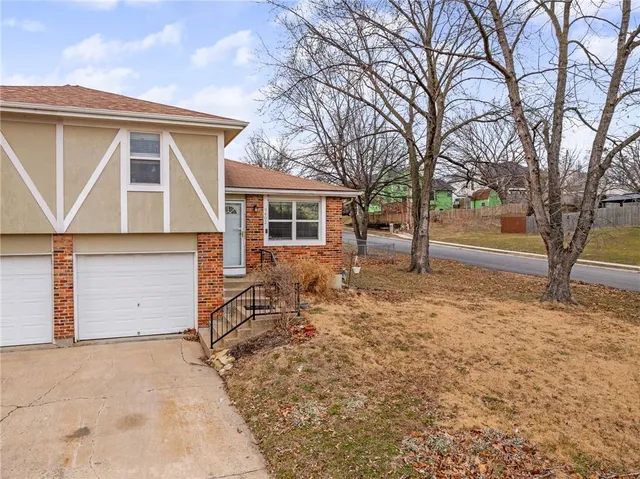 $215,000 | 9402 West 48th Terrace, Shawnee, KS 66203