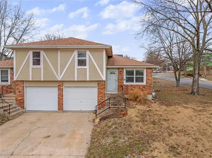 $215,000 | 9402 West 48th Terrace, Shawnee, KS 66203