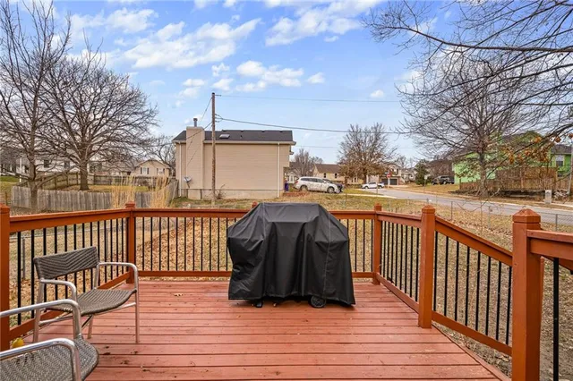 $215,000 | 9402 West 48th Terrace, Shawnee, KS 66203