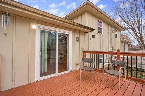 $215,000 | 9402 West 48th Terrace, Shawnee, KS 66203