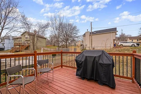 $215,000 | 9402 West 48th Terrace, Shawnee, KS 66203