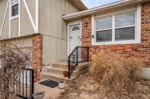 $215,000 | 9402 West 48th Terrace, Shawnee, KS 66203