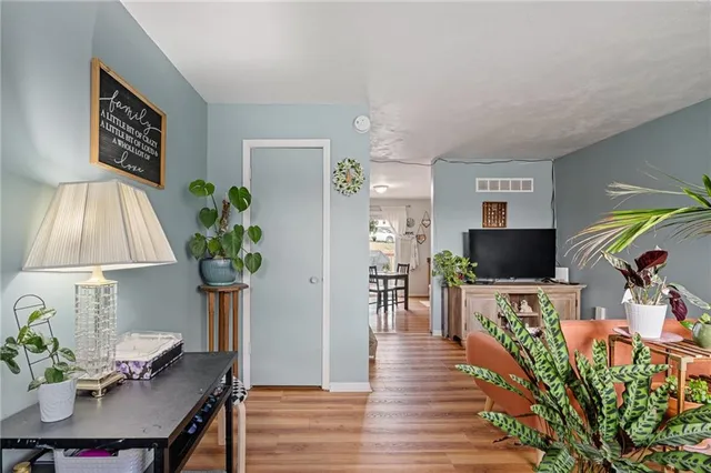 $215,000 | 9402 West 48th Terrace, Shawnee, KS 66203