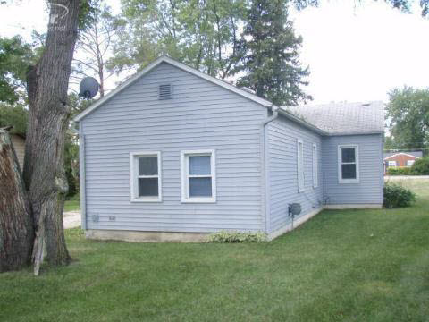 4433 Van Slyke Road Flint, MI 48507 - Photo 3 of 13 20125082-2.JPG