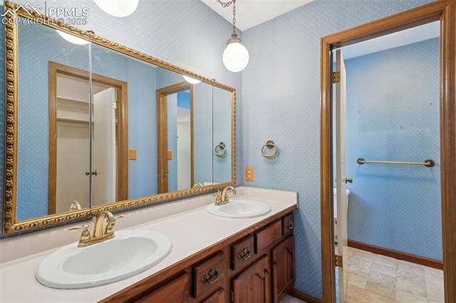 12564 Roundup Road Parker, CO 80138 - Photo 18 of 37 Gallery Image 18