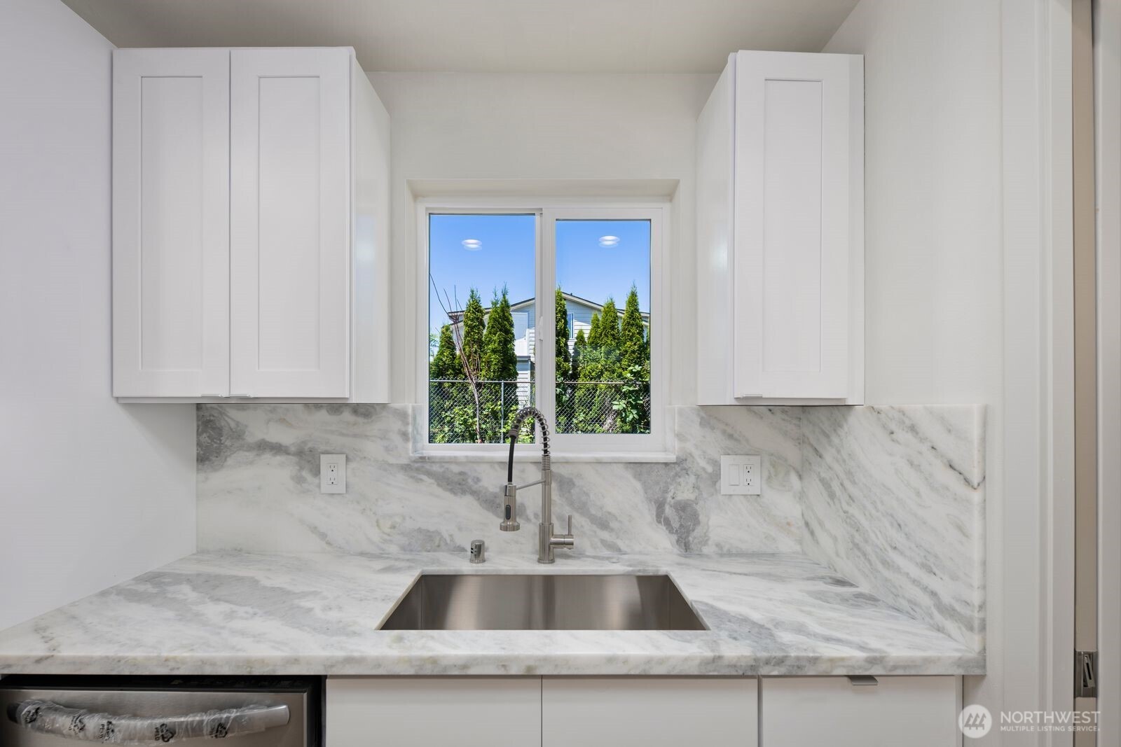 1251 Southwest 151st Street Seattle, WA 98166 - Photo 10 of 27