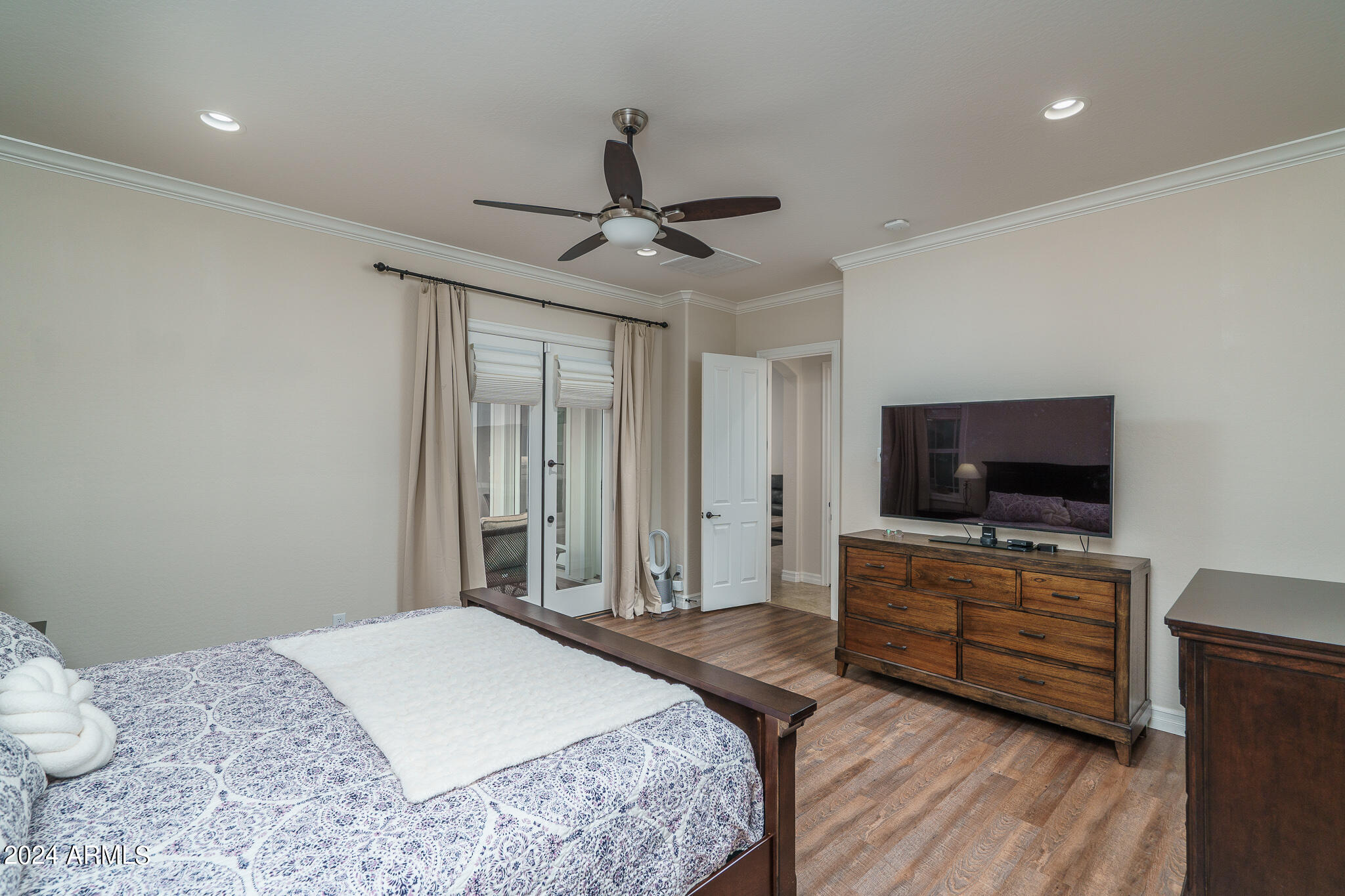 2812 East Harwell Road Phoenix, AZ 85042 - Photo 15 of 65 15) PRIMARY BEDROOM