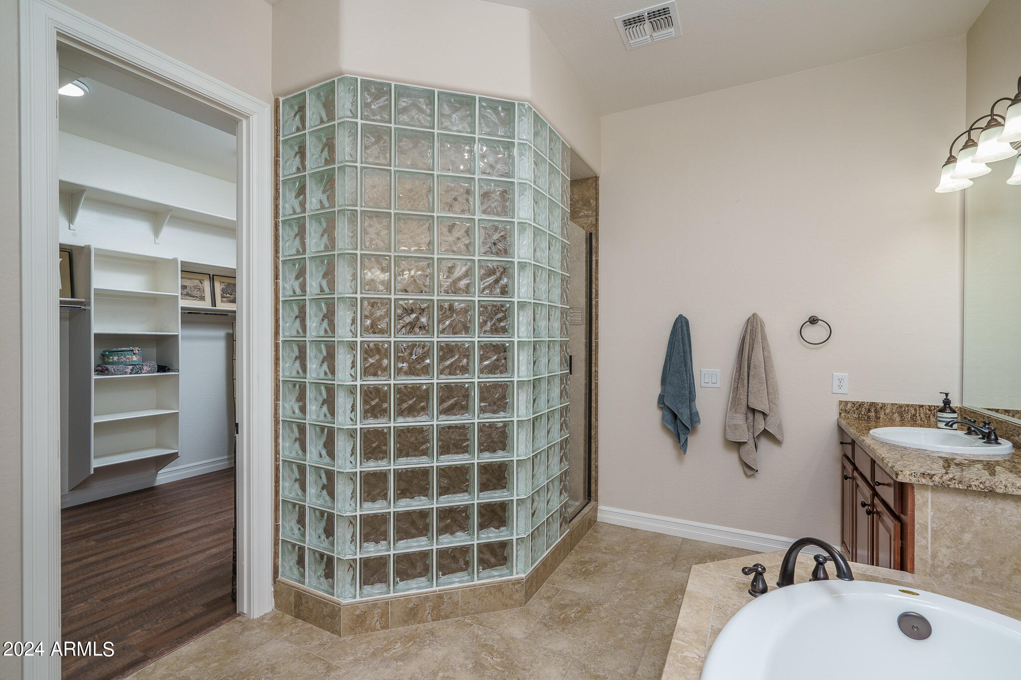 2812 East Harwell Road Phoenix, AZ 85042 - Photo 18 of 65 18) PRIMARY BATH