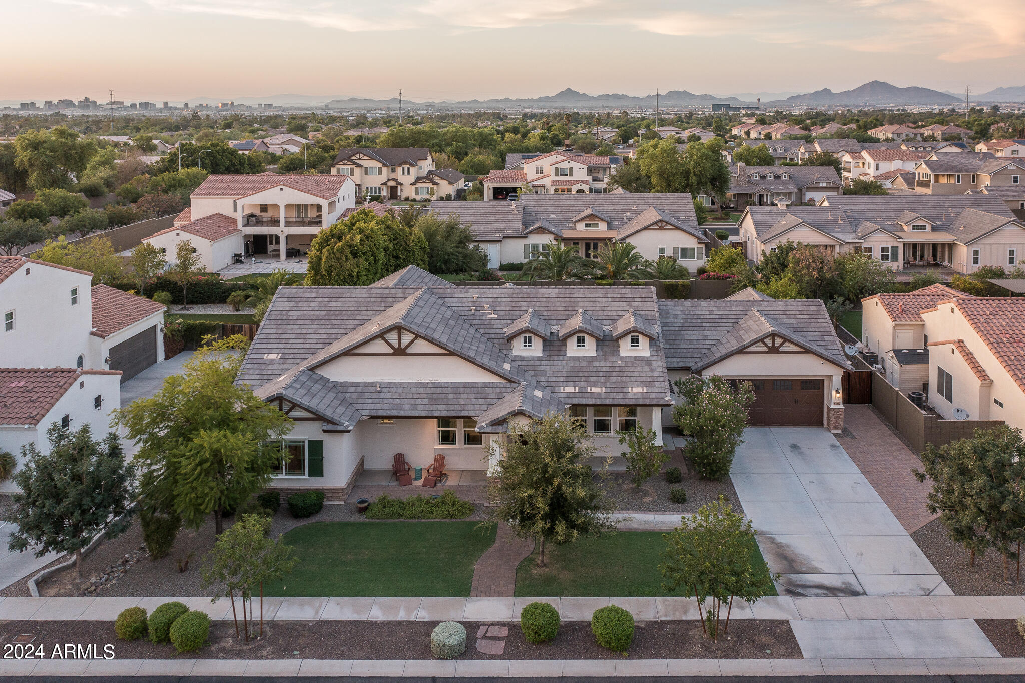 2812 East Harwell Road Phoenix, AZ 85042 - Photo 47 of 65 48) FRONT AERIAL