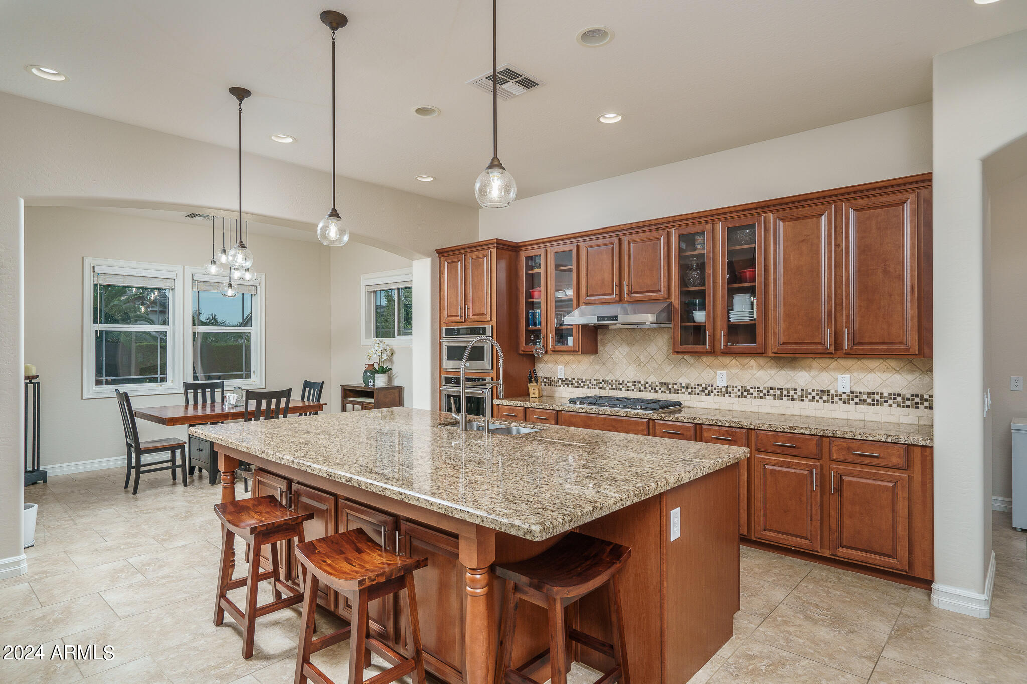 2812 East Harwell Road Phoenix, AZ 85042 - Photo 4 of 65 4) KITCHEN