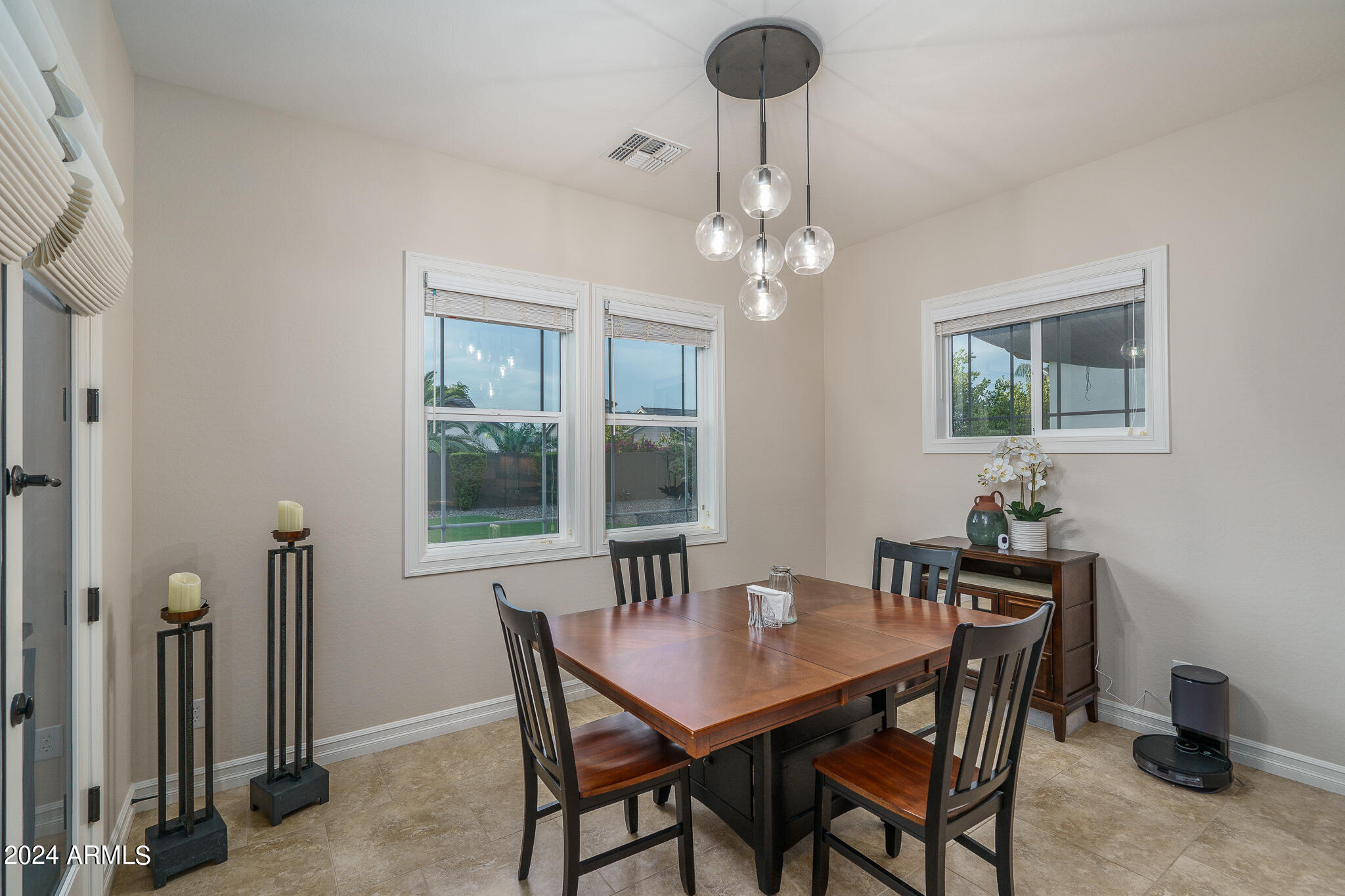 2812 East Harwell Road Phoenix, AZ 85042 - Photo 5 of 65 5) KITCHEN