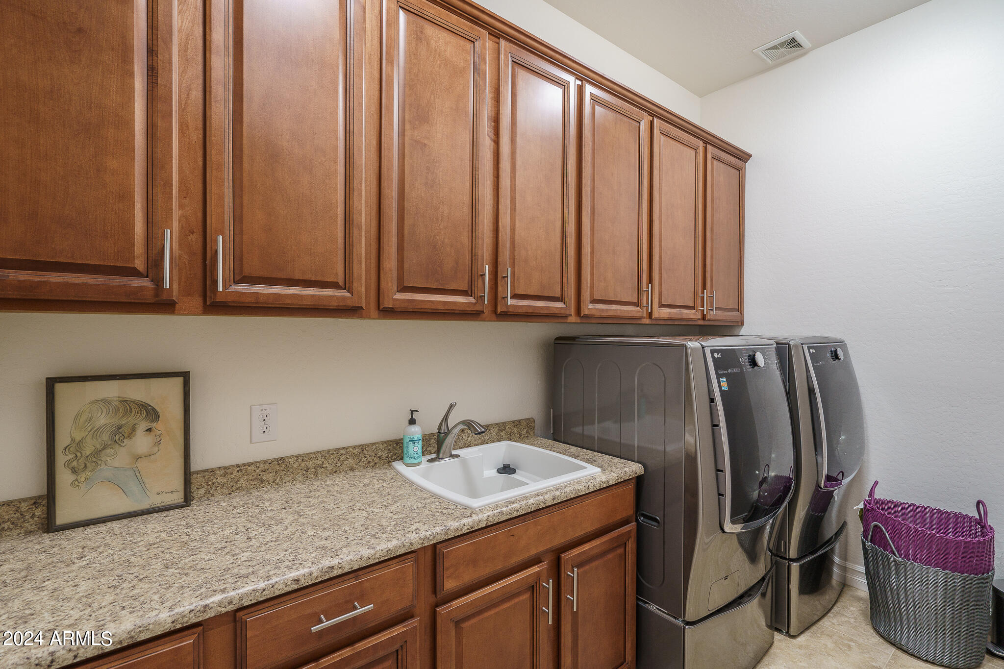 2812 East Harwell Road Phoenix, AZ 85042 - Photo 60 of 65 61) LAUNDRY