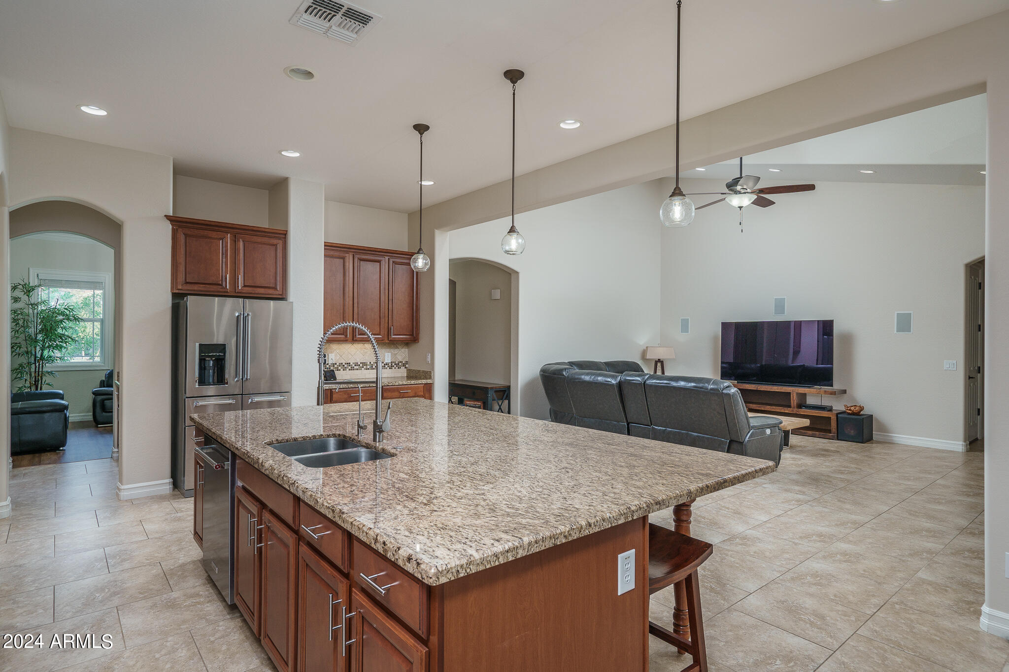 2812 East Harwell Road Phoenix, AZ 85042 - Photo 7 of 65 7) KITCHEN