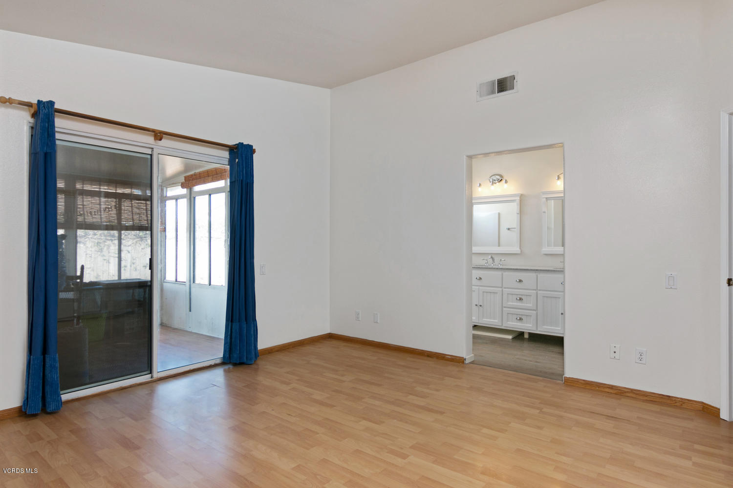 707 Transom Way Oxnard, CA 93035 - Photo 16 of 21 707 Transom Way-MLS_Size-012-8-Master Be