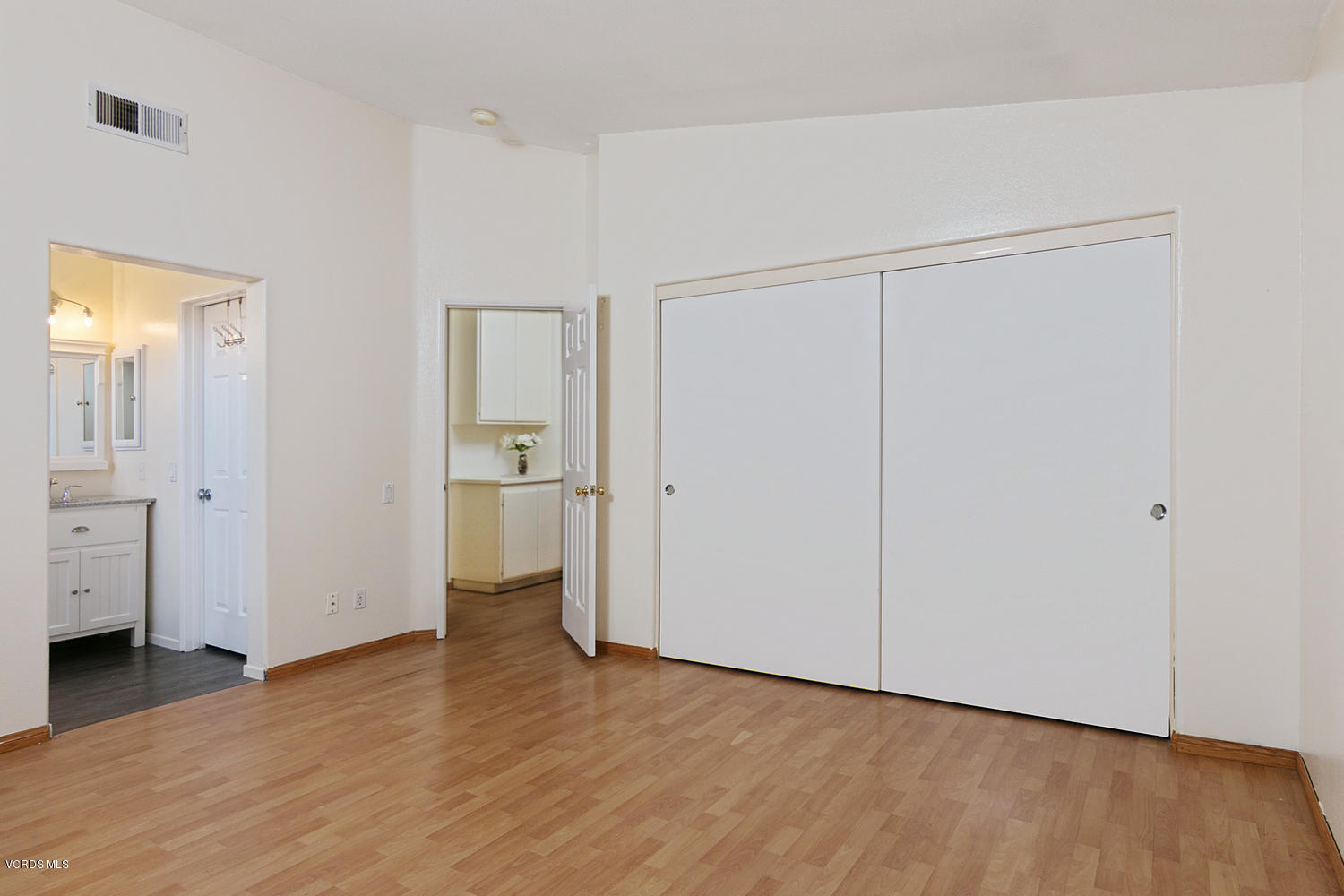 707 Transom Way Oxnard, CA 93035 - Photo 17 of 21 707 Transom Way-MLS_Size-013-4-Master Be