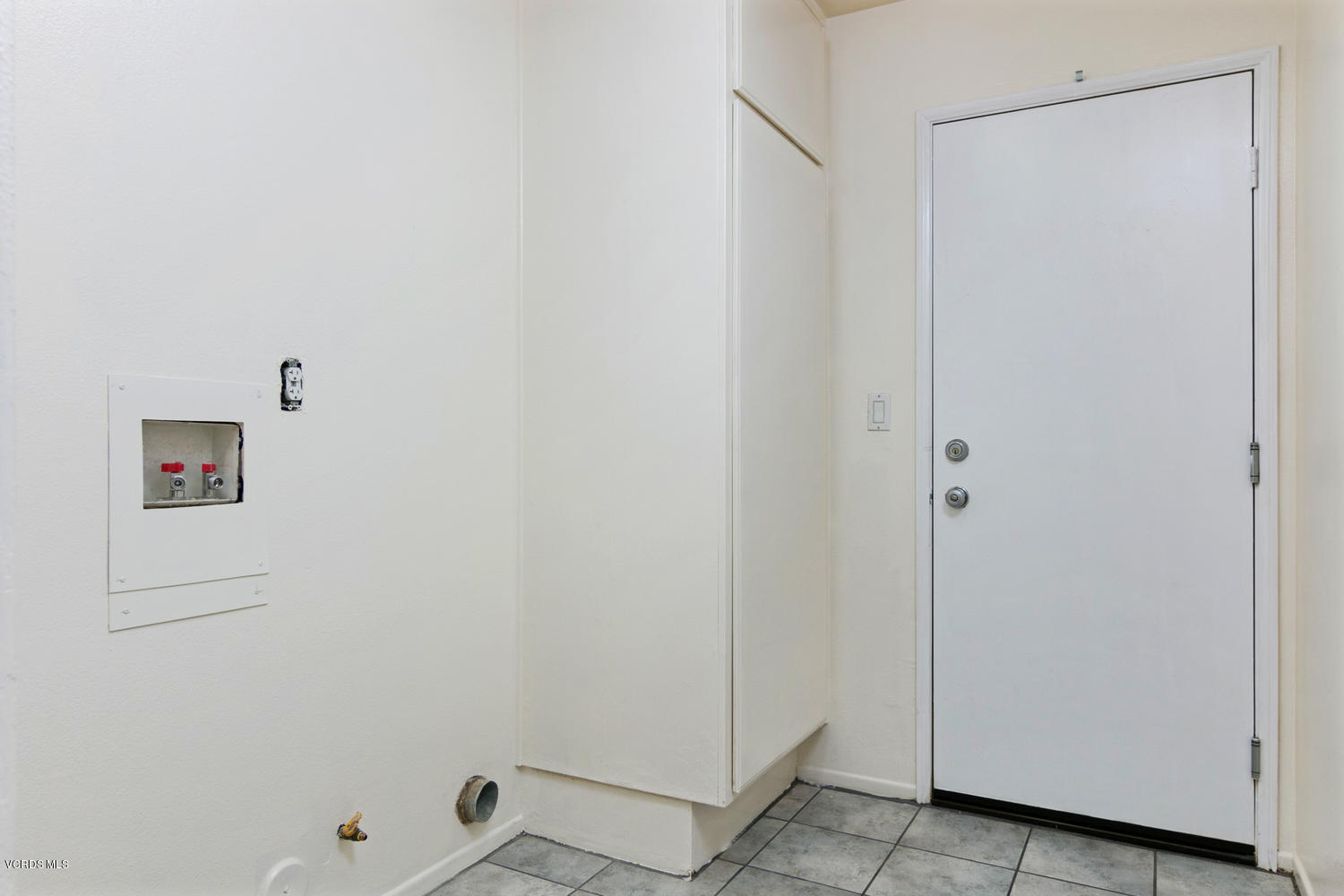 707 Transom Way Oxnard, CA 93035 - Photo 20 of 21 707 Transom Way-MLS_Size-020-6-Laundry R