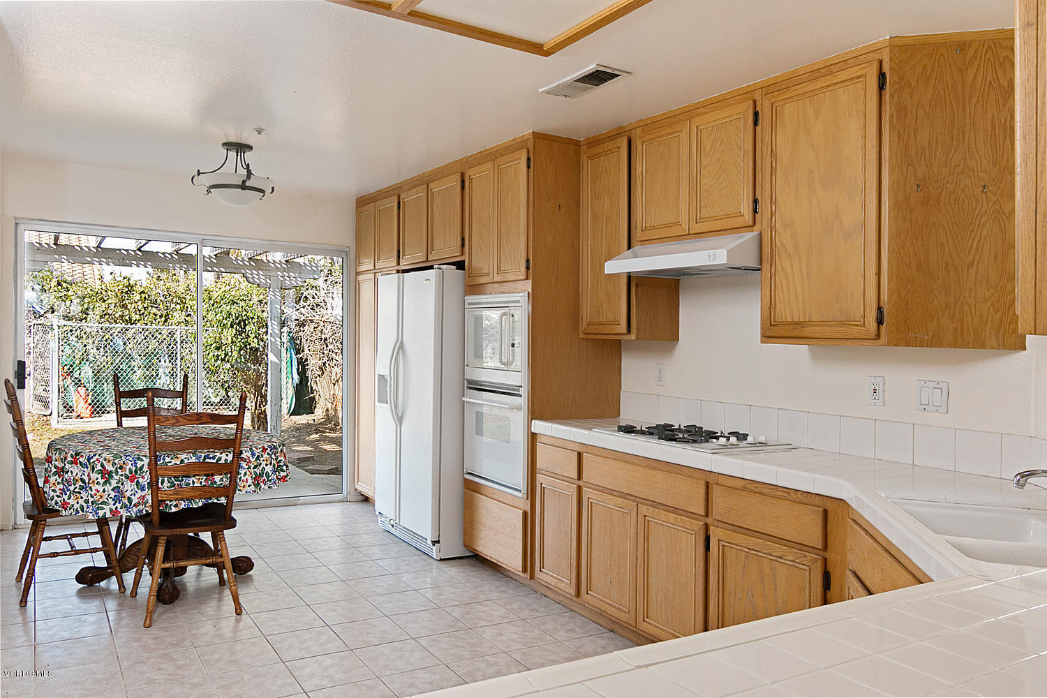 707 Transom Way Oxnard, CA 93035 - Photo 9 of 21 707 Transom Way-MLS_Size-009-16-Kitchen-