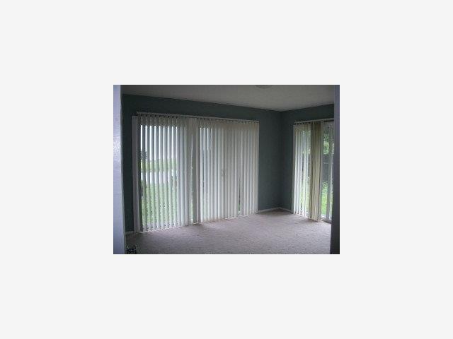 873 Ocean Boulevard Moss Beach, CA 94038 - Photo 4 of 9 a picture of a room