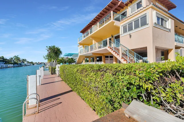 $1,499,900 | 541 8th Street, Key Colony Beach, FL 33051