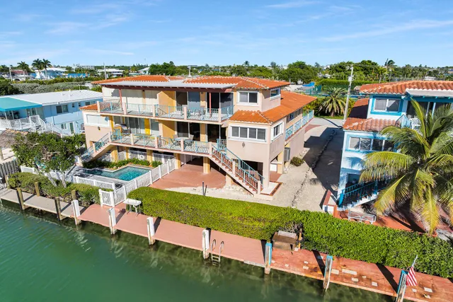 $1,499,900 | 541 8th Street, Key Colony Beach, FL 33051