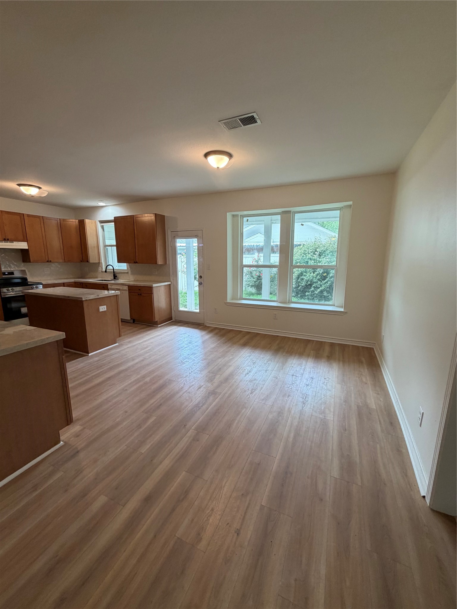 11 Lords Circle Coldspring, TX 77331 - Photo 4 of 27 Updated breakfast area with updated flooring and paint.
