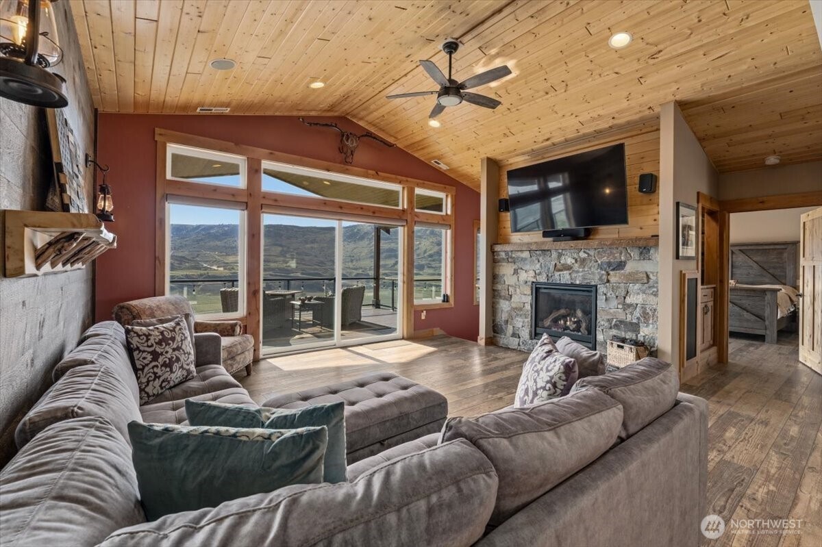 525 Columbia View Road Chelan, WA 98816 - Photo 13 of 40