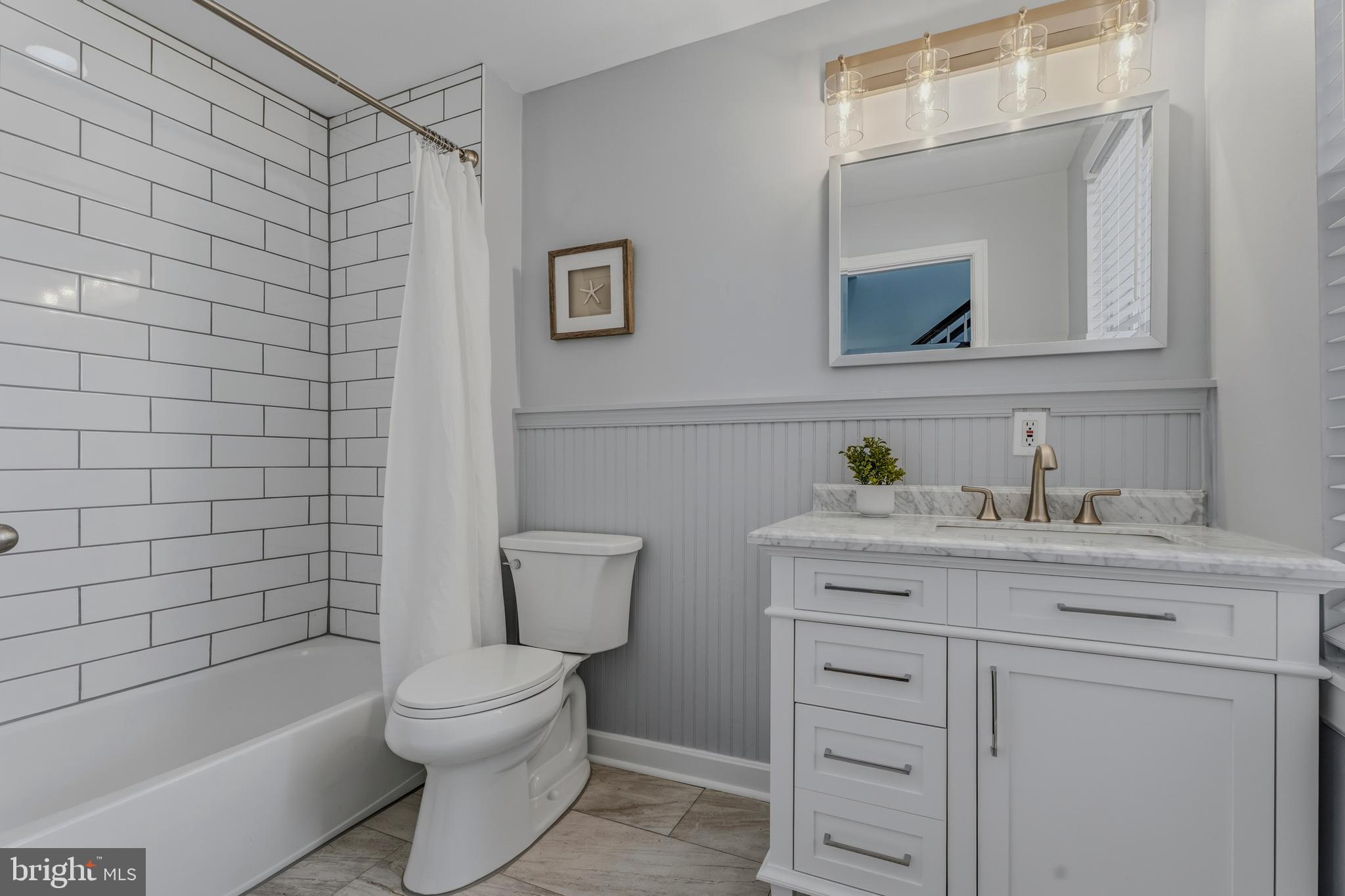 236 East Cross Street Baltimore, MD 21230 - Photo 20 of 44 2nd fl bath