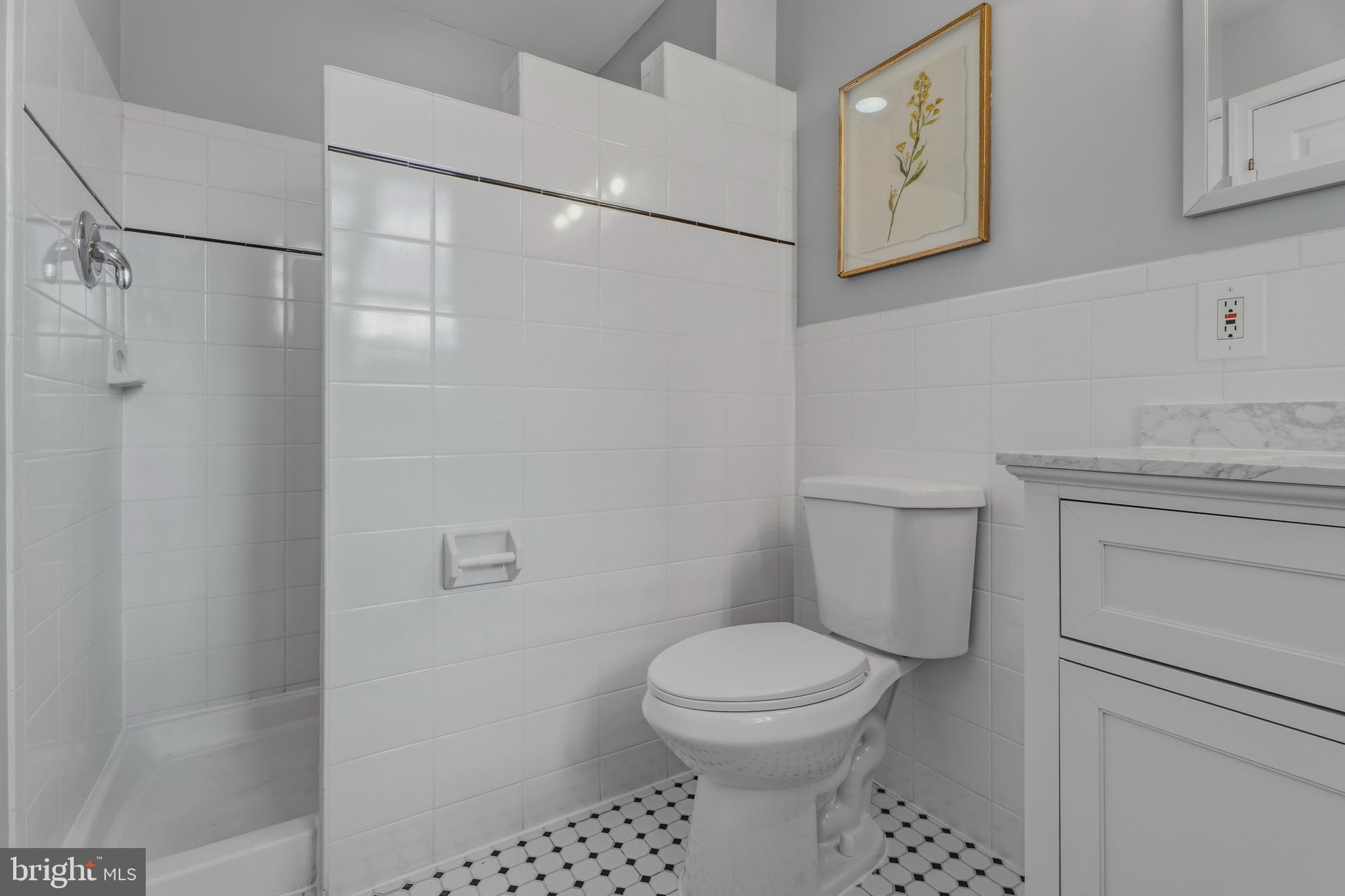 236 East Cross Street Baltimore, MD 21230 - Photo 30 of 44 3rd floor Bath