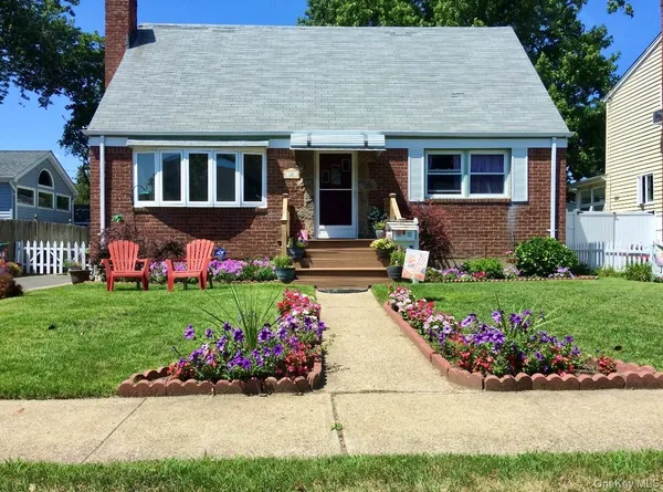 $699,000 | 20 Iris Avenue, North Merrick, NY 11566