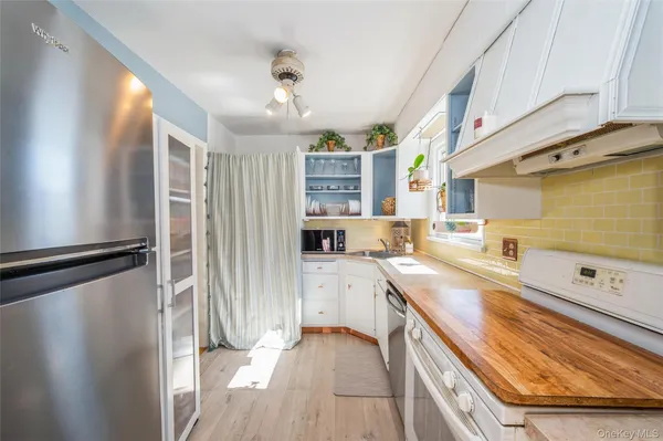 $699,000 | 20 Iris Avenue, North Merrick, NY 11566