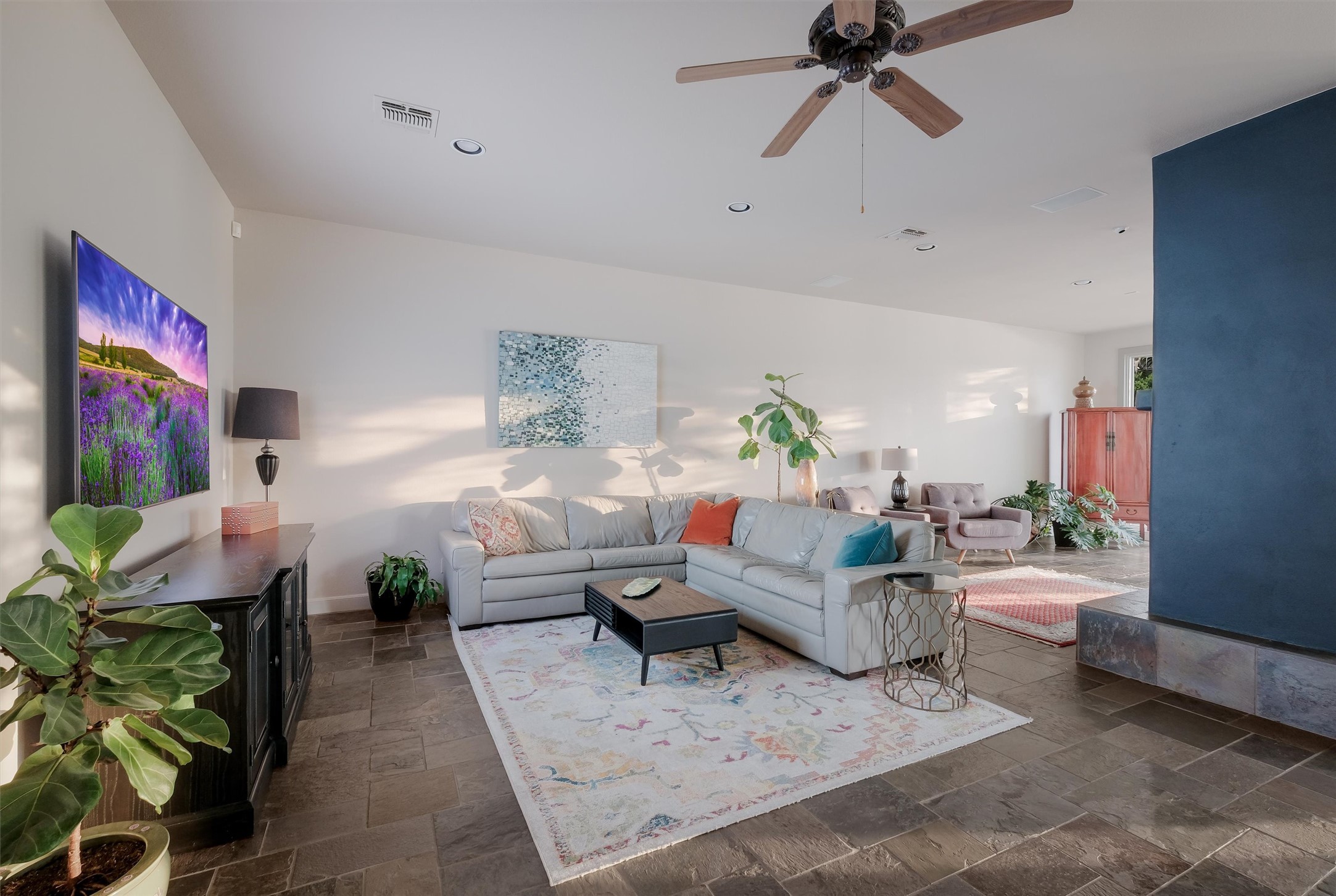 1807 Terminal Loop Road McQueeney, TX 78123 - Photo 11 of 33 a living room with furniture and a potted plant