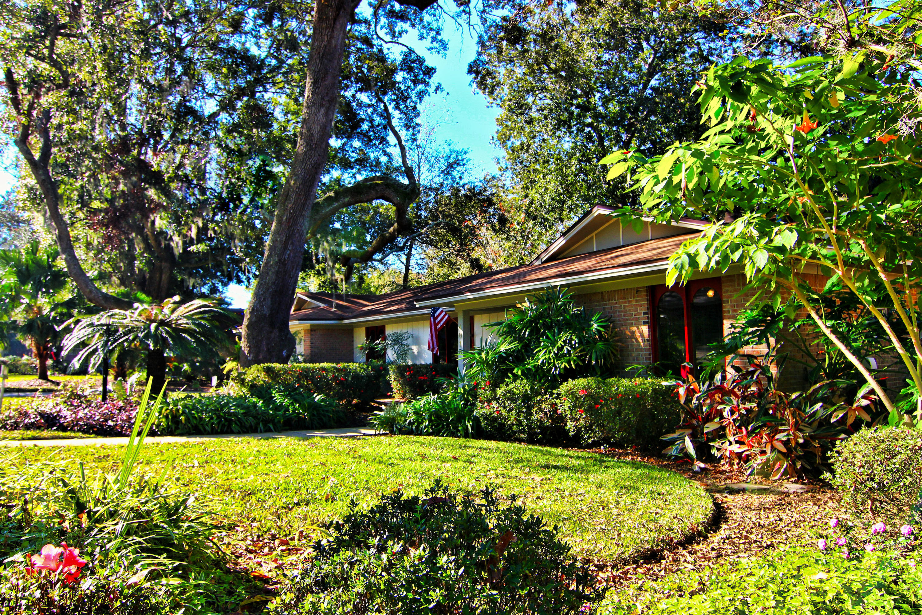 4018 Fincannon Road West Jacksonville, FL 32277 - Photo 4 of 37 Side View of Front
