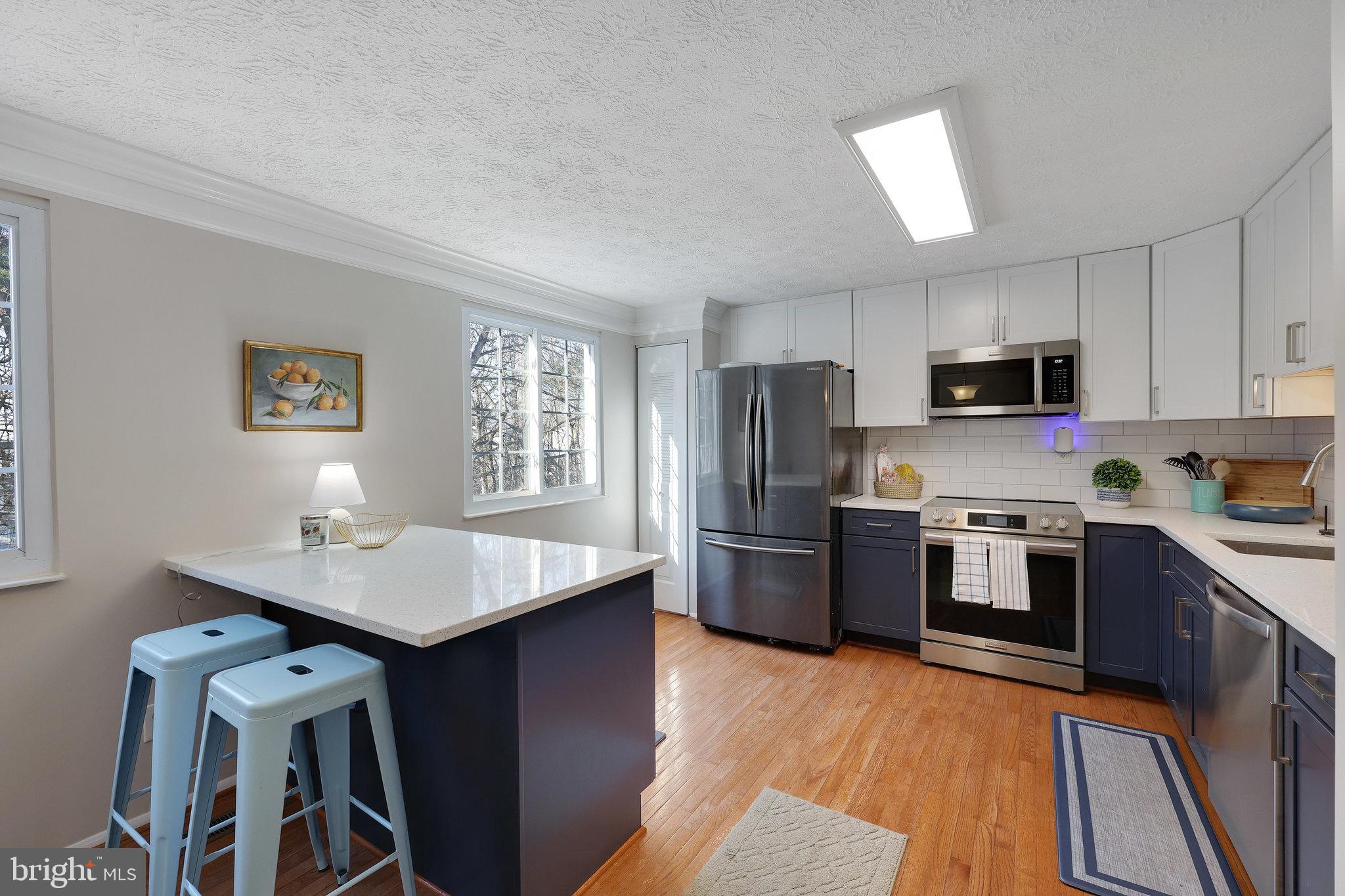 1638 Barnstead Drive Reston, VA 20194 - Photo 5 of 18 Kitchen breakfast bar
