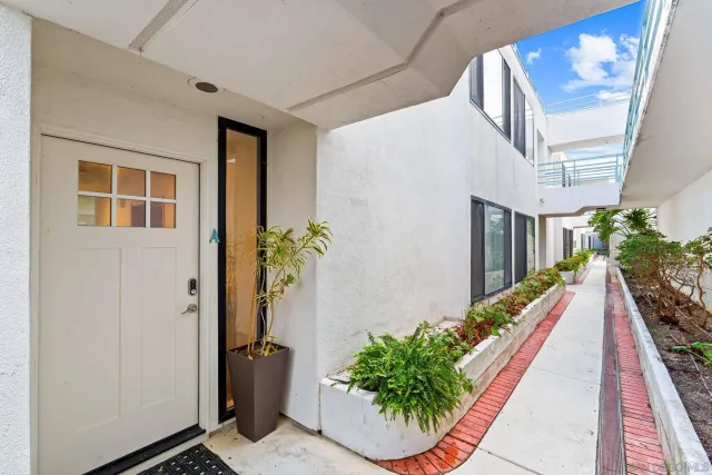 $825,000 | 2556 Navarra Drive, Unit A, Carlsbad, CA 92009