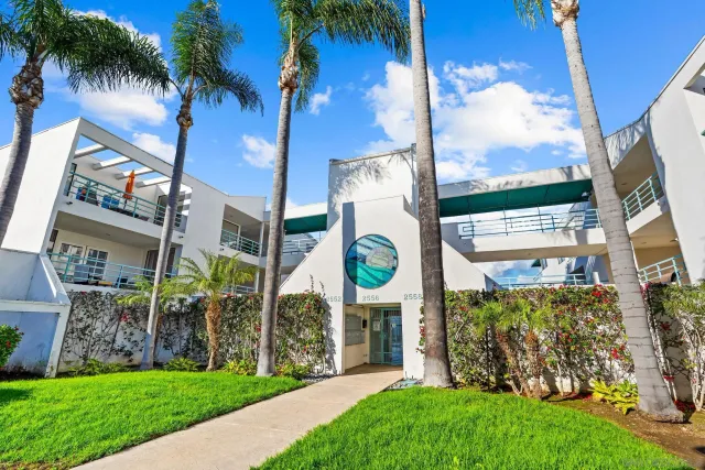 $825,000 | 2556 Navarra Drive, Unit A, Carlsbad, CA 92009