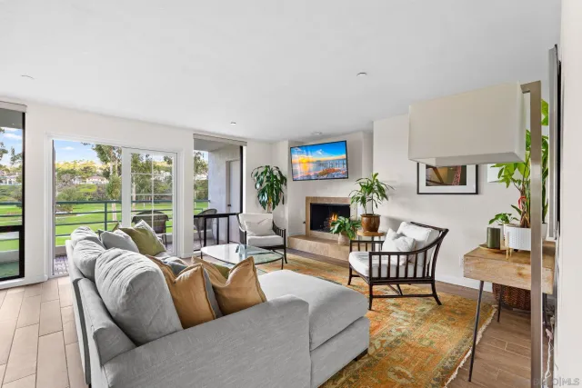 $825,000 | 2556 Navarra Drive, Unit A, Carlsbad, CA 92009