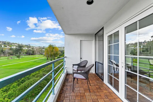 $825,000 | 2556 Navarra Drive, Unit A, Carlsbad, CA 92009