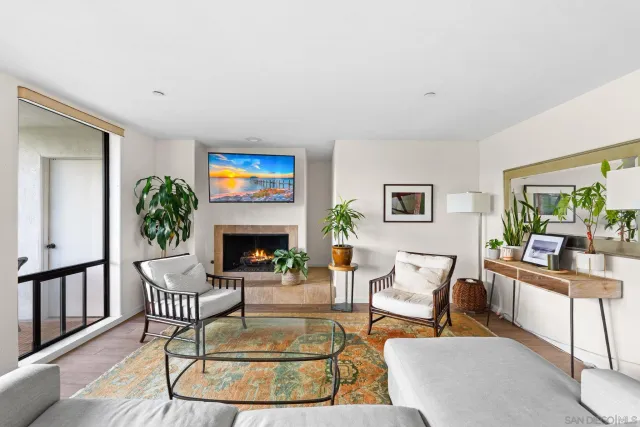 $825,000 | 2556 Navarra Drive, Unit A, Carlsbad, CA 92009