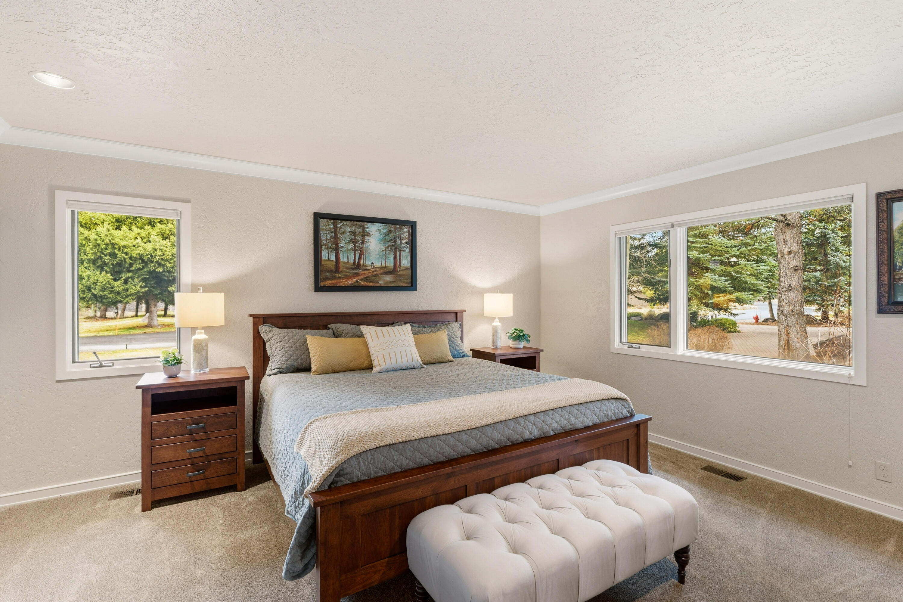 17995 North Course Lane, Unit 8 Sunriver, OR 97707 - Photo 29 of 44 third bedroom with on suite bathroom