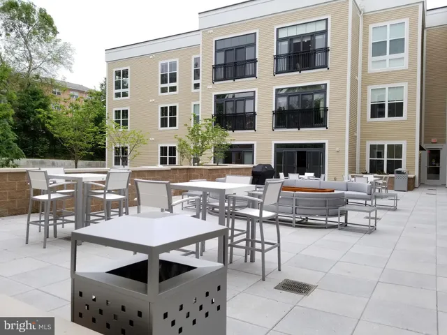 $299,500 | 989 South Buchanan Street, Unit 320, Arlington, VA 22204