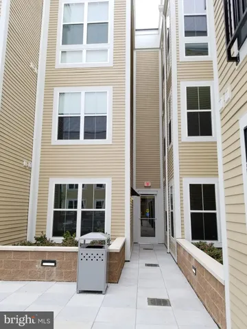 $299,500 | 989 South Buchanan Street, Unit 320, Arlington, VA 22204