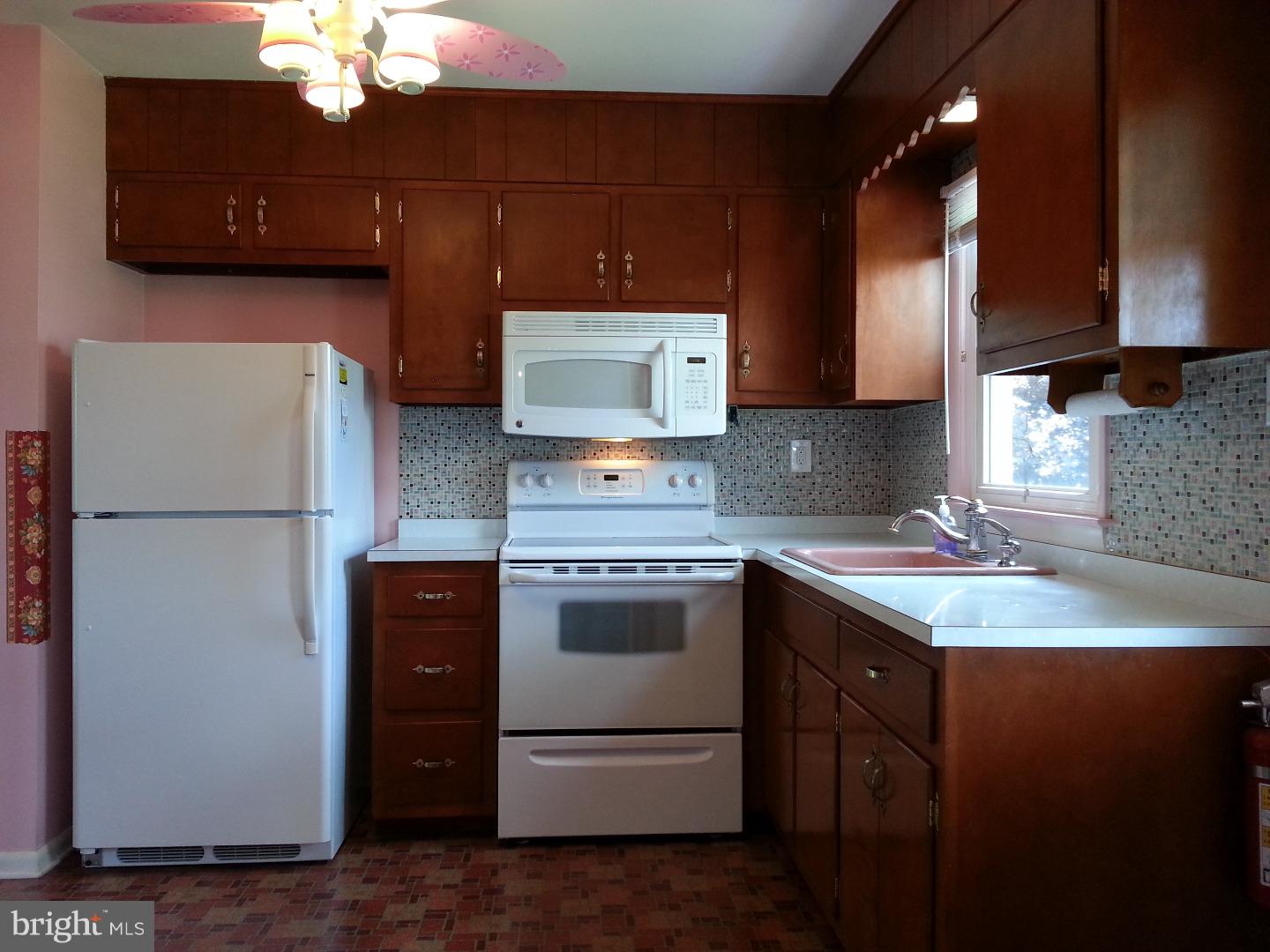 401 Governor Drive Reading, PA 19607 - Photo 4 of 19 Gallery Image 4