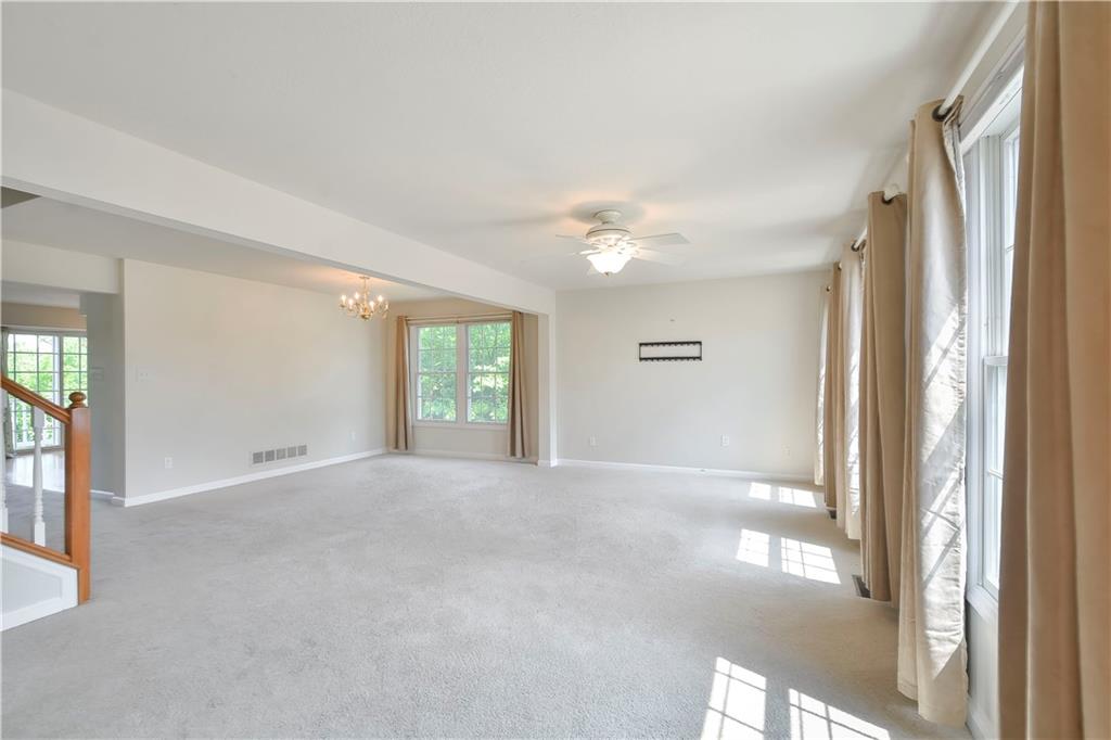 30 Castle View Drive McKees Rocks, PA 15136 - Photo 3 of 25