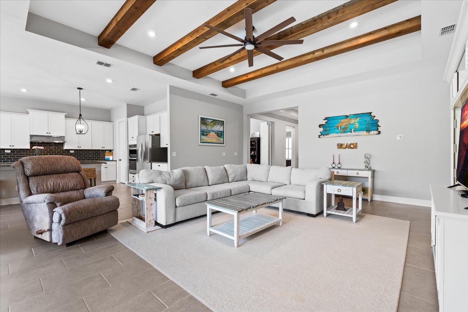 122 Kendall Way Street St. Augustine, FL 32092 - Photo 5 of 40 a living room with furniture and a lamp