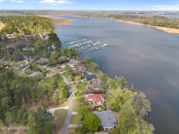 $1,625,000 | 121 Pamlico Lane, Chocowinity, NC 27817