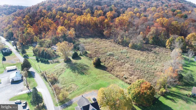 a view of an outdoor space